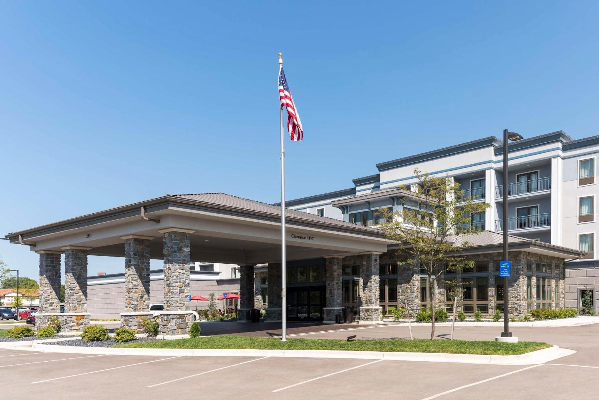 Hilton Garden Inn Grand Rapids East Exterior photo